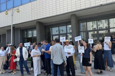 ​Shoqëria civile proteston sërish para Kuvendit