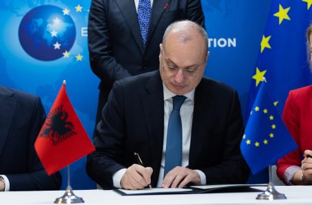Hasani: Shqipëria, mbështetje të palëkundur për Ukrainën