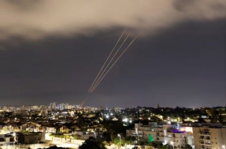 Iran lëshon mbi 100 dronë drejt Izraelit