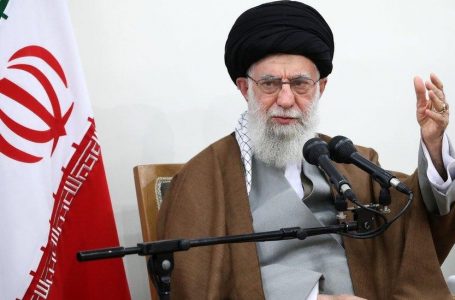 Lideri iranian paralajmëron Izraelin