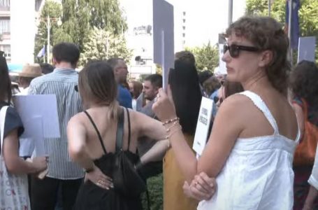 Shoqëria Civile sërish protestë para Kuvendit