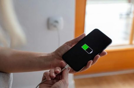 Pse nuk është mirë ta karikosh telefonin gjithmonë deri në 100%