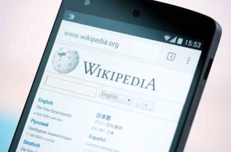 Wikipedia po tërhiqet nga një plan për të testuar përmbledhjet e artikujve me inteligjencë artificiale