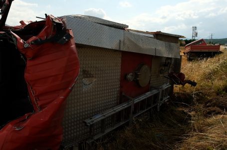 Dy të lënduar në Meje, aksidentohen kamioneta dhe kamioni i zjarrfikësve