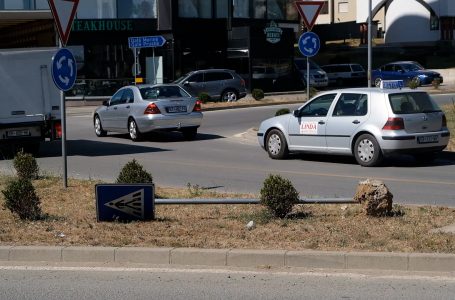 Shenja të komunikacionit të dëmtuara në disa zona të qytetit
