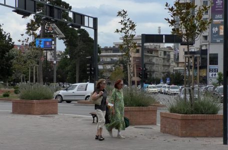 Ajri i ndotur dhe aromë e pakëndshme në qytet, shqetësohen qytetarët