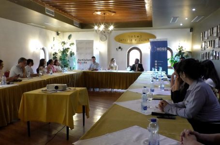 Në Gjakovë mbahet tryezë diskutimi për marrëdhëniet ndëretnike
