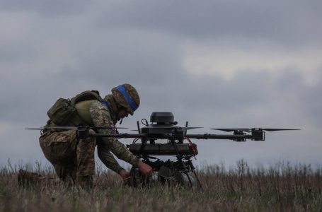 Ukraina përgatit nxënësit për luftë