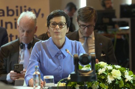 Kos, Kurtit: Po presim qeverinë e re