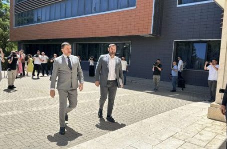 Memli Krasniqi fillon takimin me presidenten Osmani