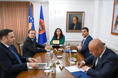 Presidentja Osmani takon sot veç e veç krerët politikë