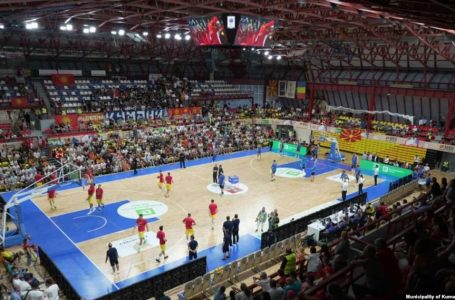 FIBA nis hetim pas thirrjeve antishqiptare në ndeshjen e basketbollit në Kumanovë