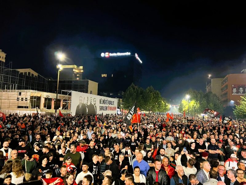 gruda-ndan-foto-nga-protesta-nje-komb-qe-e-ka-paguar-shtrenjte-lirine-kerkon-drejtesi